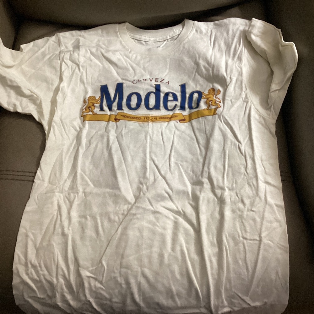 Modelo tee shirt